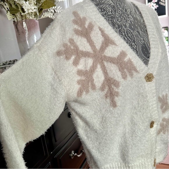 33 Degrees Cozy Coquette Snowflake Cardigan White Gold Glitter Button Medium - Picture 6 of 16